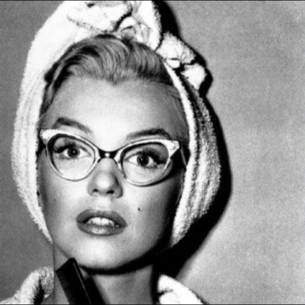 WHITE VINTAGE LOOK CAT EYE GLASSES *NWT*💕💕